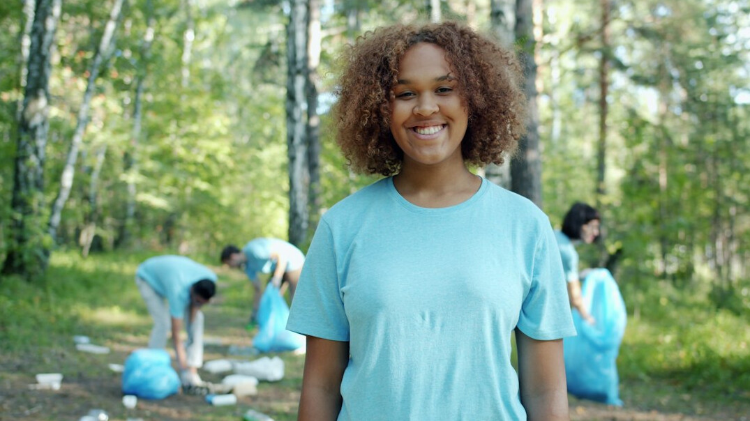 volunteers helping community